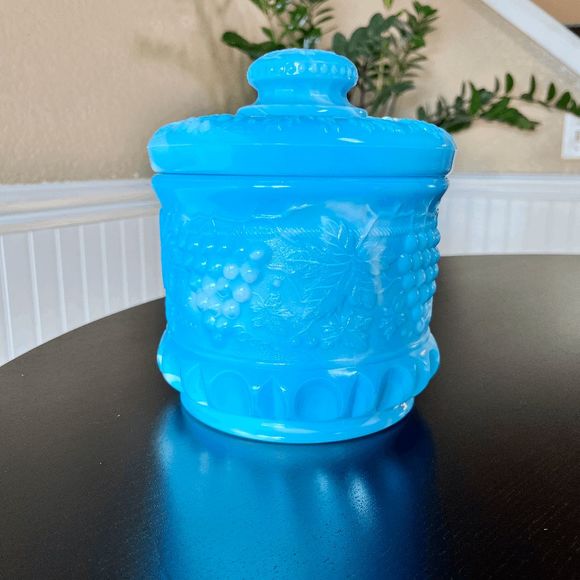 Vintage Fenton VTG Pastel Blue Slag Heavy Milk Glass Grape Cable Pattern Tobacco - Picture 4 of 7